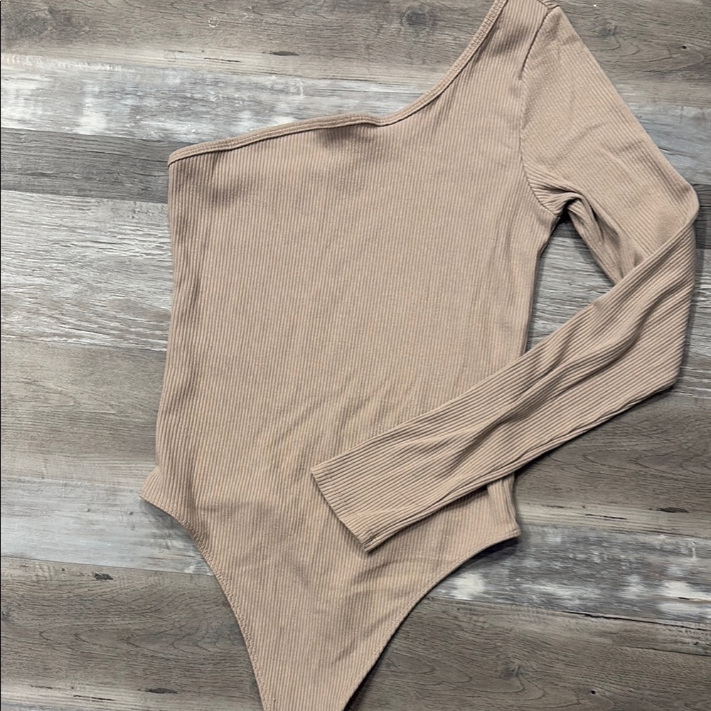 One-Shoulder Ribbed Bodysuit in Beige